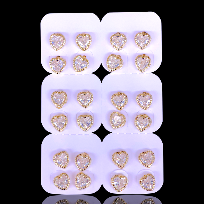 Oro Laminado Enchanted Heart Mini Stud Earrings (Pack of 12)